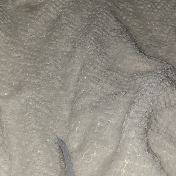 Fuzzy pullover - Picture 3 of 3